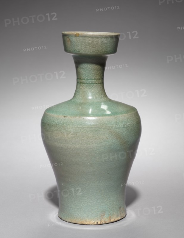 Wide-mouthed Bottle, 1100s. Korea, Goryeo period (918-1392). Celadon; overall: 28.3 cm (11 1/8 in.); outer diameter: 15.5 cm (6 1/8 in.).