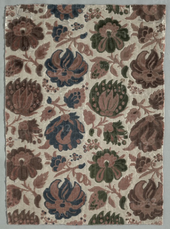 Velvet, 1600s. Italy, 17th century. Velvet (cut and uncut); silk; overall: 46.4 x 33.7 cm (18 1/4 x 13 1/4 in.)