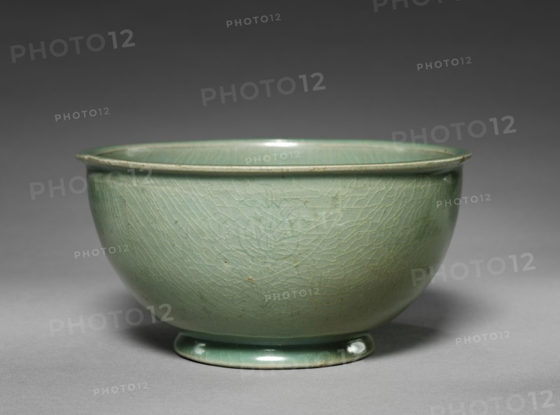 Bowl, 1100s. Korea, Goryeo period (936-1392). Pottery; diameter of mouth: 17.7 cm (6 15/16 in.); overall: 8.9 cm (3 1/2 in.).