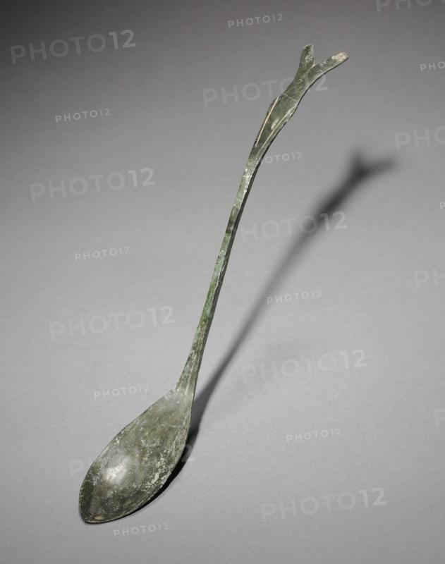Spoon with Fish-Tail Design, 918-1392. Korea, Goryeo period (918-1392). Bronze; overall: 24.8 cm (9 3/4 in.).