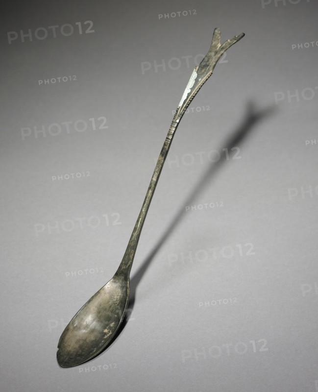Spoon with Fish-Tail Design, 918-1392. Korea, Goryeo period (918-1392). Bronze; overall: 26.2 cm (10 5/16 in.).