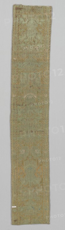 Silk Fragment, 1600s. Italy, 17th century. Lampas weave, silk and metal thread; overall: 25.4 x 50.8 cm (10 x 20 in.)