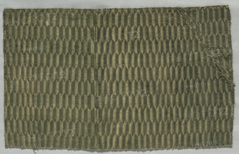 Silk Textile, 1600s. Italy, 17th century. Lampas weave (?), silk; overall: 39.3 x 25.1 cm (15 1/2 x 9 7/8 in.)