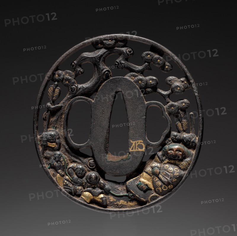 Sword Guard, late 18th century. Japan, Tetsugendo School, Edo period (1615-1868). Iron with gold and copper inlay; diameter: 6.7 cm (2 5/8 in.).