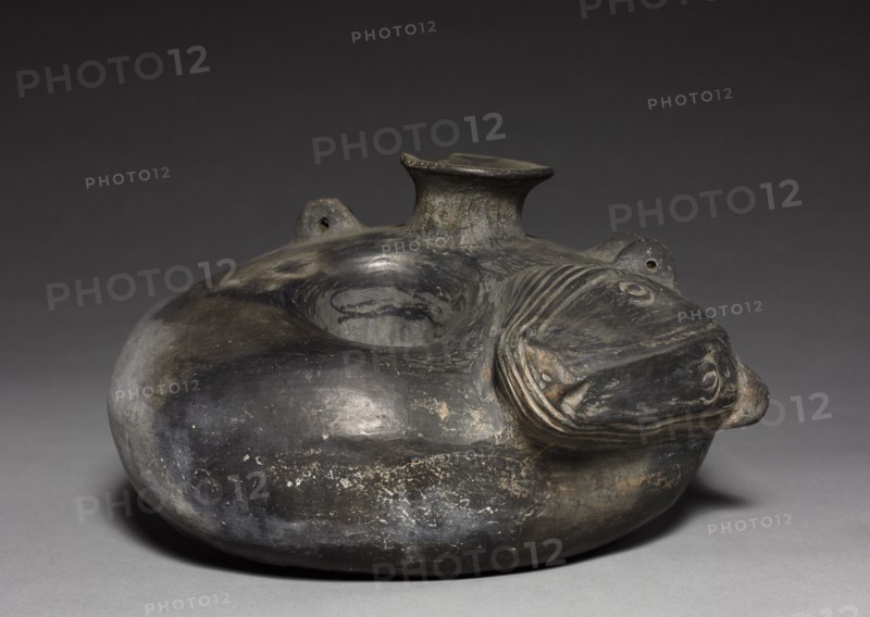Bottle, 1300-1400. Peru, Chimu, 14th century. Pottery; overall: 12.8 cm (5 1/16 in.).