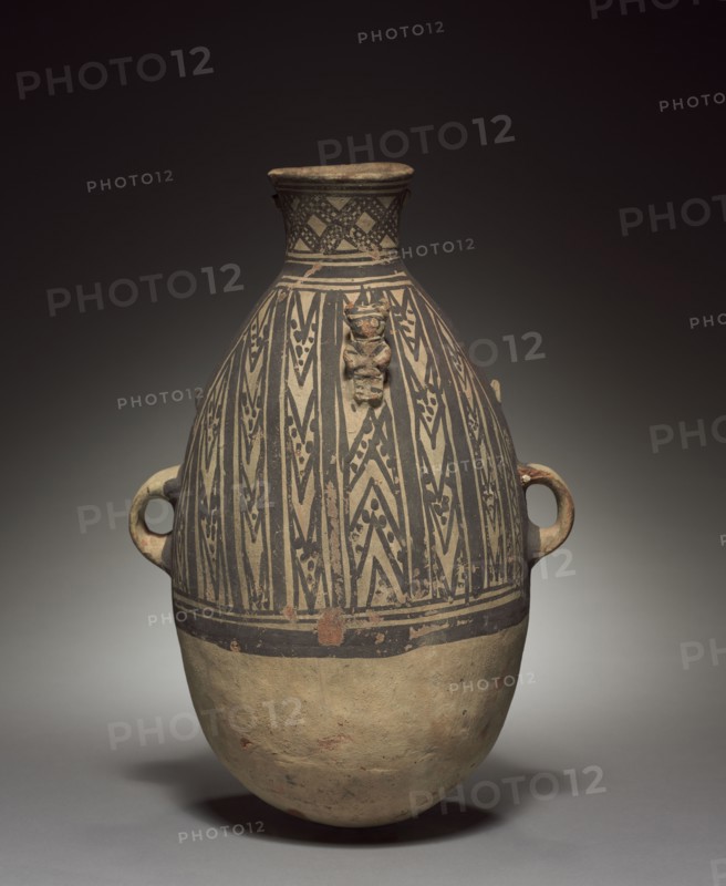 Bottle, 800-1500. Peru, Chimu, 9th-15th Century. Pottery; overall: 40.1 x 25.7 x 23.5 cm (15 13/16 x 10 1/8 x 9 1/4 in.).