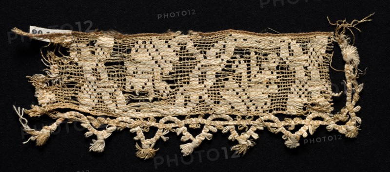 Fragment of a Border with Abstract Pattern, 16th century. Italy, Sicily, 16th century. Needle lace, burato (twined ground and darned in one direction) and bobbin lace edging; brown silk (est.), unbleached and bleached linen (est.), or cotton (est.); overall: 8 x 19.1 cm (3 1/8 x 7 1/2 in.)
