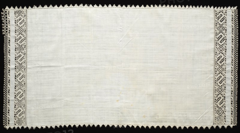 Needlepoint (Reticella) and Bobbin Lace Cloth, 16th century. Italy, Venice, 16th century. Lace, needlepoint and bobbin: linen; average: 76.2 x 125.1 cm (30 x 49 1/4 in.)