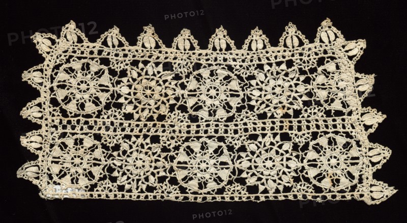 Lace Insertion, 1560-1600. Italy, Genoa, 16th century. Linen; lace, open cutwork (reticella) and bobbin; average: 12.7 x 25.4 cm (5 x 10 in.)