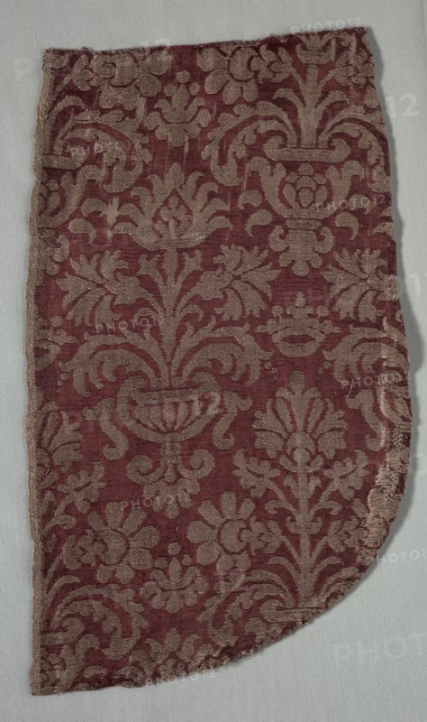 Textile Fragment, 1500s. Italy, 16th century. Damask, silk; overall: 40.6 x 48.9 cm (16 x 19 1/4 in.)