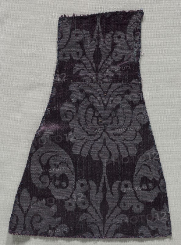 Textile Fragment, 1500s-1600s. Italy, 16th-17th century. Damask (?), silk; overall: 27.3 x 19.7 cm (10 3/4 x 7 3/4 in.).