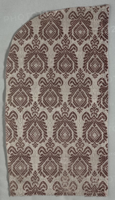 Textile Fragment, 1600s. Italy, 17th century (?). Fancy compound cloth; silk; overall: 39.3 x 21 cm (15 1/2 x 8 1/4 in.)