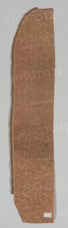 Textile Fragment, 1500s - 1600s. Italy, 16th-17th century. Silk; overall: 26.6 x 134 cm (10 1/2 x 52 3/4 in.)