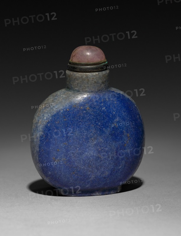 Snuff Bottle, 1644-1912. China, Qing dynasty (1644-1911). Glass; overall: 7.7 cm (3 1/16 in.).