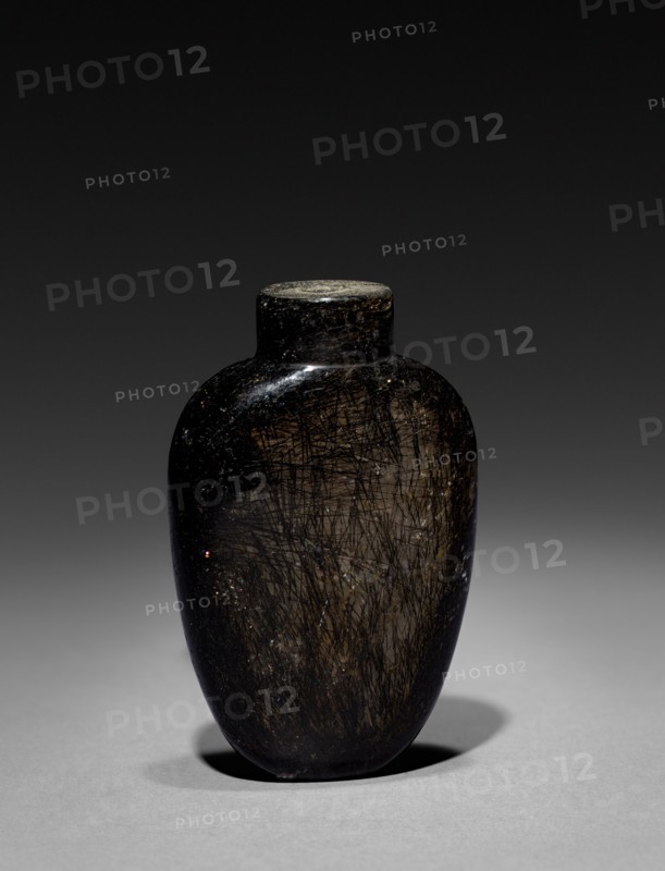 Snuff Bottle, 1644-1912. China, Qing dynasty (1644-1911). Glass; overall: 7.7 x 4.2 cm (3 1/16 x 1 5/8 in.).