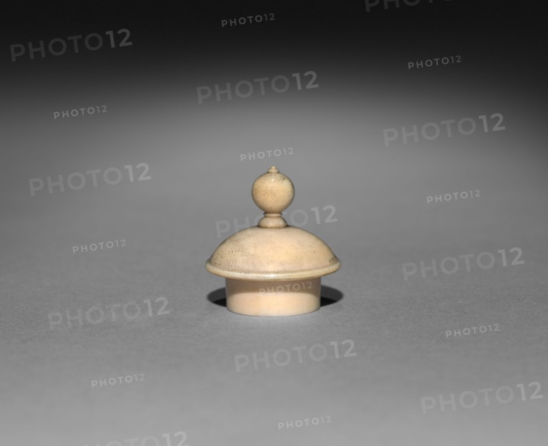 Snuff Bottle (stopper), 1644-1912. China, Qing dynasty (1644-1911). Glass; overall: 7 cm (2 3/4 in.).