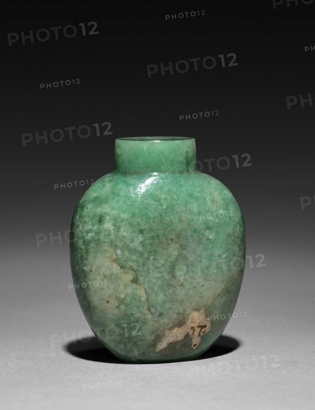 Snuff Bottle, 1644-1912. China, Qing dynasty (1644-1911). Glass; overall: 6.4 cm (2 1/2 in.).