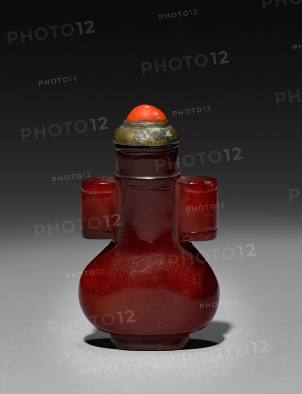Snuff Bottle, 1644-1911. China, Qing dynasty (1644-1911). Glass; overall: 5.4 cm (2 1/8 in.).