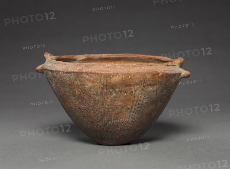 Dish, before 1550. Colombia, 15th-16th century. Red ware with incised patterns; diameter: 14.6 cm (5 3/4 in.); overall: 8.3 x 14.3 cm (3 1/4 x 5 5/8 in.).