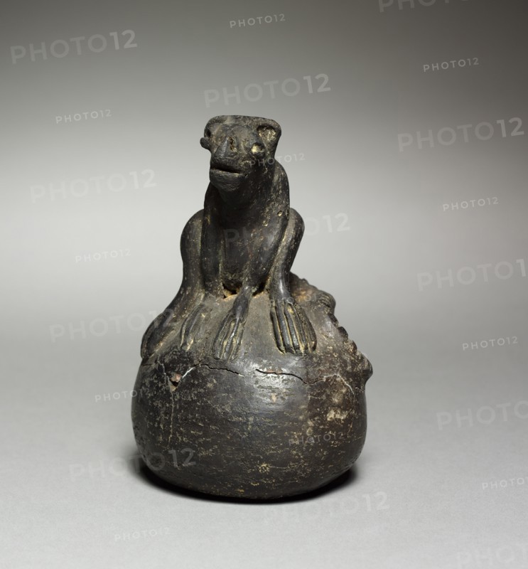 Figurine, before 1921. Colombia. Pottery; overall: 13 x 8.5 x 9 cm (5 1/8 x 3 3/8 x 3 9/16 in.); haft: 8.5 cm (3 3/8 in.).