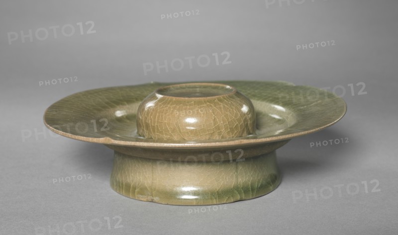 Floral-shaped Cup Stand, 918-1392. Korea, Goryeo period (918-1392). Pottery; diameter: 15.8 cm (6 1/4 in.); overall: 4.9 cm (1 15/16 in.).