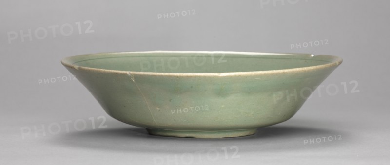 Flat Bowl, 1100s-1200s. Korea, Goryeo period (936-1392). Pottery; diameter: 18.3 cm (7 3/16 in.); overall: 4.5 cm (1 3/4 in.).