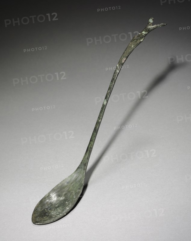 Spoon with Fish-Tail Design, 918-1392. Korea, Goryeo period (918-1392). Bronze; overall: 27.1 cm (10 11/16 in.).