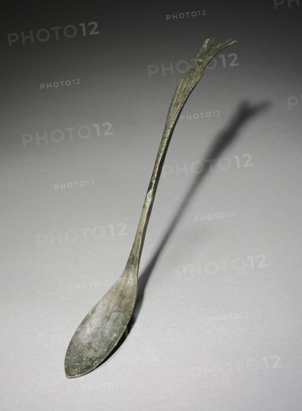 Spoon with Fish-Tail Design, 918-1392. Korea, Goryeo period (918-1392). Bronze; overall: 26.5 cm (10 7/16 in.).