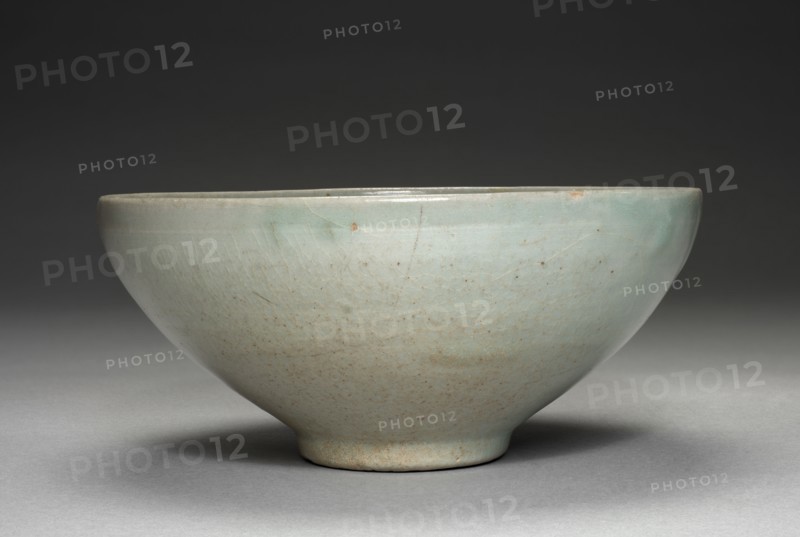 Bowl with Incised Parrot Design, 1100s-1200s. Korea, Goryeo period (918-1392). Glazed porcelain; overall: 8.6 cm (3 3/8 in.).