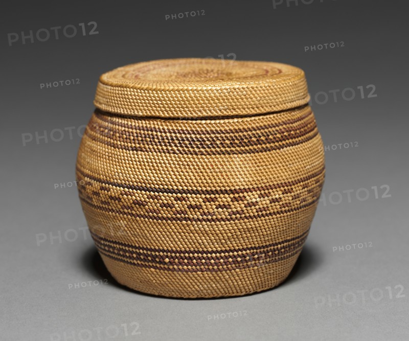 Lidded Bowl, c 1875- 1900 ?. Northwest Coast, Vancouver Island, late 19th century (?). Twined grass; overall: 1.3 x 7.8 cm (1/2 x 3 1/16 in.).