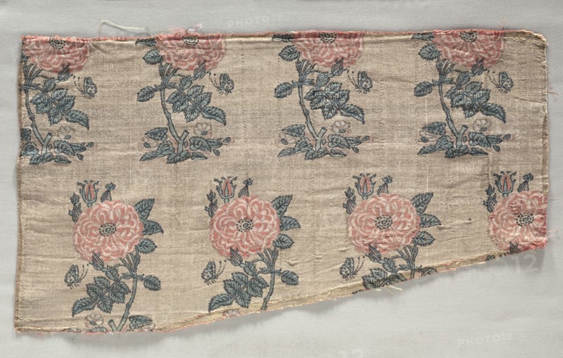 Fragment, early 1600s. Iran, early 17th century (period of Shah Abbas). Compound tabby ground with diasper pattern, brocaded; silk; overall: 28 x 46 cm (11 x 18 1/8 in.)