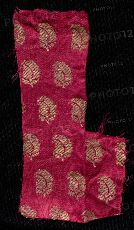 Fragment, 1800s. India, 19th century. Brocade; silk and metal; overall: 12.7 x 6.4 cm (5 x 2 1/2 in.).
