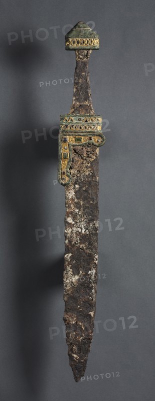 Single-Edged Knife (Scramasax), c. 500-700. Merovingian, Migration period, 6th-7th Century. Iron, brass, gold foil, gold wire, gemstones; overall: 54.3 x 6.4 cm (21 3/8 x 2 1/2 in.)