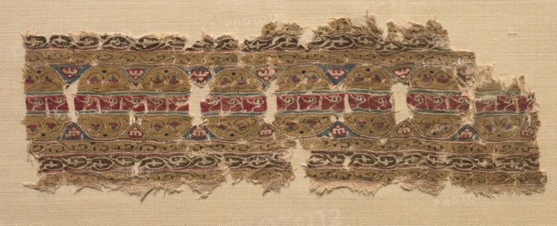 Fragment of Tiraz-Style Textile, 1101 - 1149. Egypt, Fatimid period, Caliphate of al-Amir or al-Hafiz, AH 495-544, 12th Century. Tabby ground with inwoven tapestry ornament; linen and silk; overall: 5.8 x 17.2 cm (2 5/16 x 6 3/4 in.).
