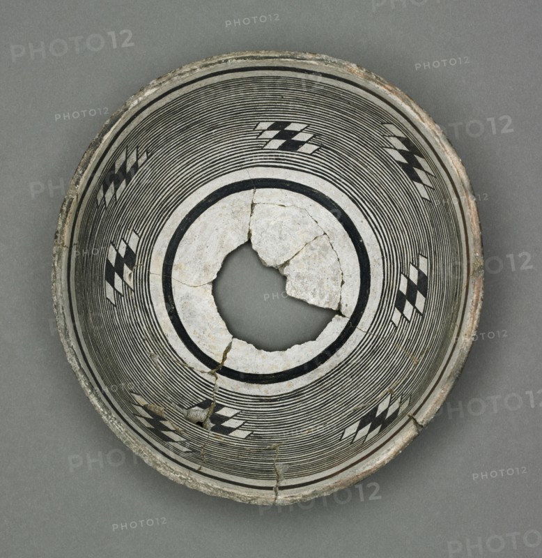 Bowl with Geometeric Design (Concentric Circles), c 1000- 1150. Southwest, Mogollan, Mimbres, Pre-Contact Period, 11th-12th century. Ceramic; overall: 8.5 x 19.5 cm (3 3/8 x 7 11/16 in.).