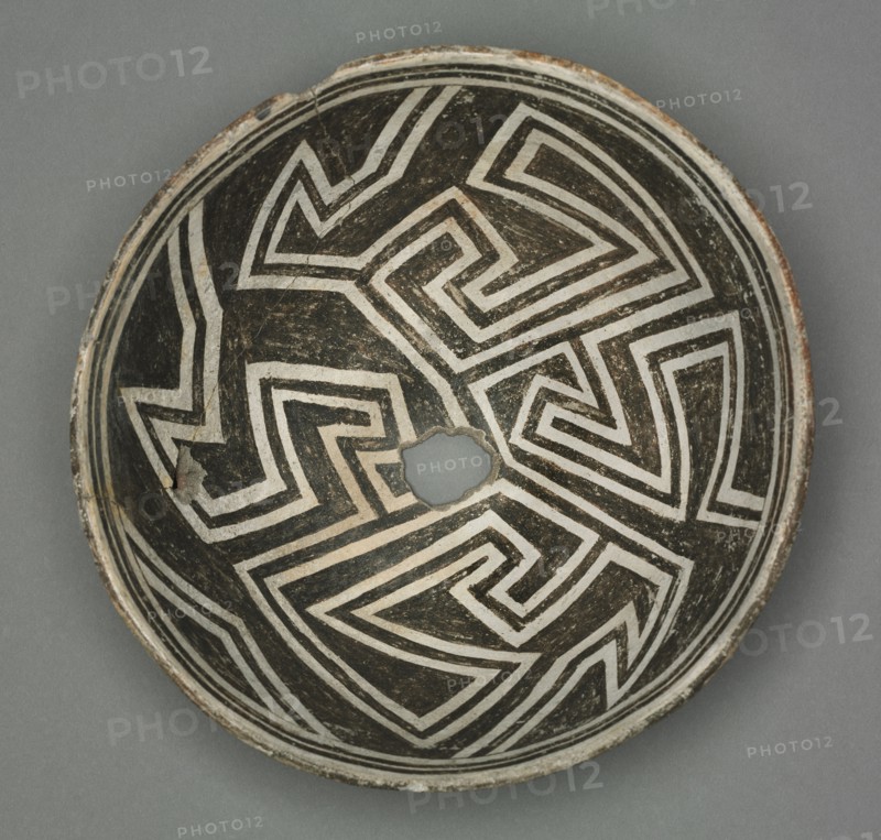Bowl with Geometic Design (Two-part Pinwheel), c 1000-1150. Southwest, Mogollan, Mimbres, Pre-Contact Period,11th-12th century. Ceramic; diameter: 12.7 x 26.7 cm (5 x 10 1/2 in.).