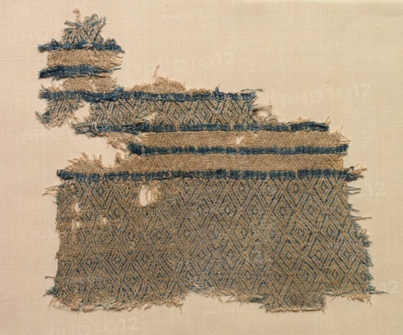 Fragment of linen damask with diamond designs in bands, probably 1000s. Egypt, Fatimid period. Lozenge twill with areas of weft floats: linen; overall: 11.5 x 16.5 cm (4 1/2 x 6 1/2 in.).