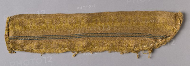 Reliquary bag with lions, late 1100s-1300s. Spain, probably Almeria. Cloth d’areste, weft-faced lozenge twill variant: silk and gold thread; average: 8 x 36.9 cm (3 1/8 x 14 1/2 in.)
