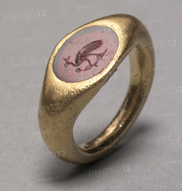 Peacock Ring, 1-200. Parthian, Iran, Seleucia, 1st-2nd Century. Gold and chalcedony; diameter: 1.8 x 2.3 x 1 cm (11/16 x 7/8 x 3/8 in.).