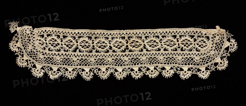 Knotted Lace Cuff, 17th century. Italy, 17th century. Lace, knotting; average: 6.4 x 28.6 cm (2 1/2 x 11 1/4 in.).