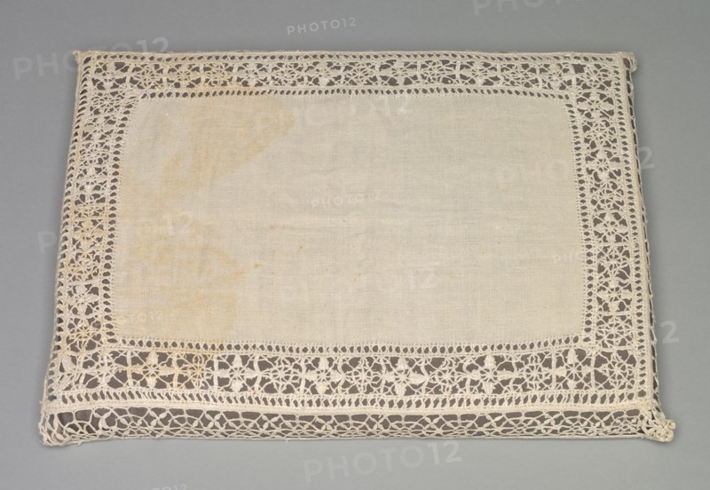 Needlepoint (Reticella) and Bobbin Lace Pillow Case, 17th-18th century. Italy, Genoa, 17th-18th century. Lace, needlepoint and bobbin: linen; average: 32.4 x 41.3 cm (12 3/4 x 16 1/4 in.)