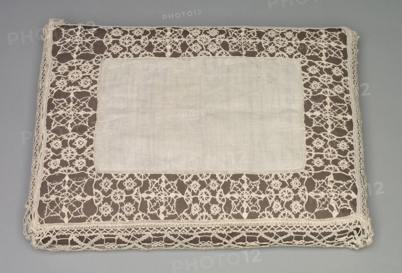 Needlepoint (Reticella) and Bobbin Lace Pillow Case, 17th century. Italy, Venice, 17th century. Linen center, needlepoint and bobbin lace edging; overall: 36.9 x 45.8 x 7.5 cm (14 1/2 x 18 1/16 x 2 15/16 in.)