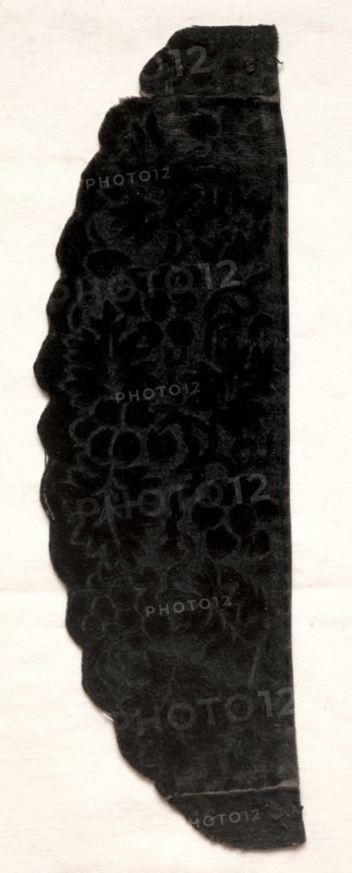 Velvet Cuffs, 1800s. France, 19th century. Velvet; overall: 18.4 x 5.7 cm (7 1/4 x 2 1/4 in.)