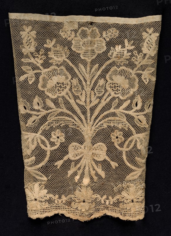 Cuff with Floral Vines, 19th century. Unassigned, 19th century. Needle lace, filet/lacis (knotted ground and darned in one direction); bleached linen (est.); overall: 17.9 x 21.8 cm (7 1/16 x 8 9/16 in.).