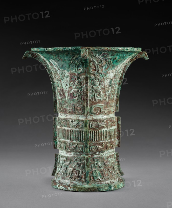 Wine Vessel (Fu Wu Zun), c. 1000-900 BC. China, early Western Zhou dynasty (c. 1046-771 BC). Bronze; diameter: 23.1 cm (9 1/8 in.); overall: 25.2 cm (9 15/16 in.)