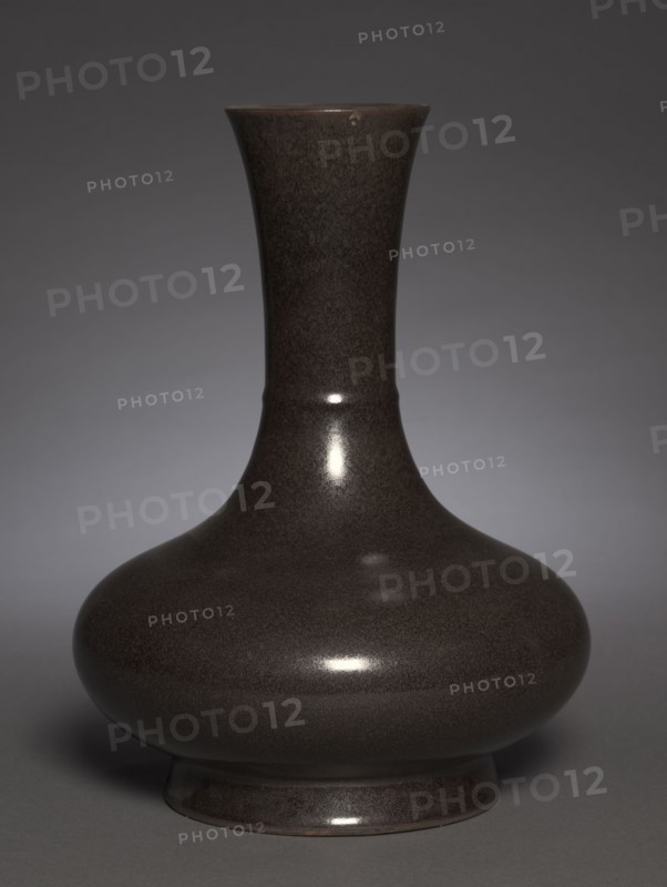 Vase, 1736-1795. China, Qing dynasty (1644-1911), Qianlong reign (1736-1795). Porcelain with dark brown glaze; overall: 31.8 cm (12 1/2 in.).