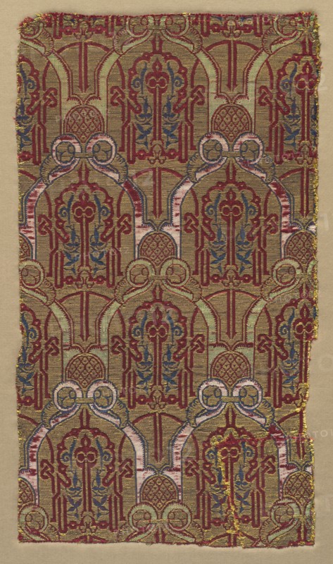 Lampas with palmette arches with Alhambra wall pattern, 1300s. Spain, Granada, Nasrid period. Silk, gilt-metal thread; lampas weave; overall: 48.3 x 25.4 cm (19 x 10 in.)