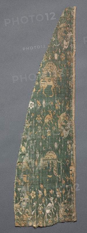 Fragment, 1500s. Iran, 16th century. Lampas weave, brocaded; silk and gold; overall: 49.5 x 14 cm (19 1/2 x 5 1/2 in.)