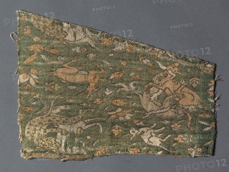 Fragment, 1500s. Iran, 16th century. Lampas weave, brocaded; silk and gold; overall: 19 x 8.5 cm (7 1/2 x 3 3/8 in.)