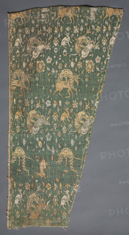 Lampas with scenes of wild animals, late 1500s to early 1600s. Iran, Safavid Period. Lampas, brocaded: silk and gilt-metal thread; overall: 55.4 x 28.5 cm (21 13/16 x 11 1/4 in.)